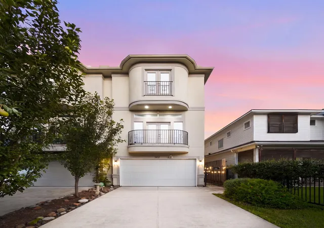 Photo 1 of Townhouse for sale at 907 Lawrence St, Houston, TX 77008 | MLS# 87213633 | Listing updated on 2026-09-17