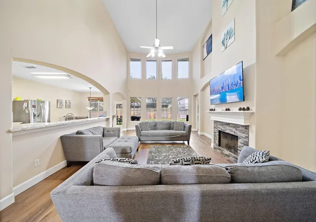 Photo 3 of Single family home for sale at 7519 Summer Shore Dr, Rosenberg, TX 77469 | MLS# 91297780 | Listing updated on 2026-08-22