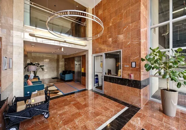 11th image of 3311 Yupon St #601, Houston, TX 77006 | MLS# 91731652