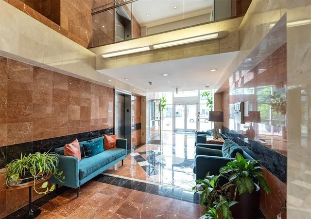 3rd image of 3311 Yupon St #601, Houston, TX 77006 | MLS# 91731652