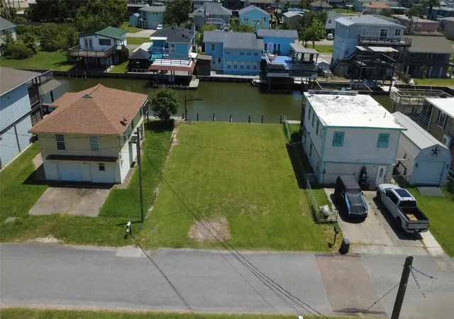 4th image of 28 Lakeside Dr, Hitchcock, TX 77563 | MLS# 7447346