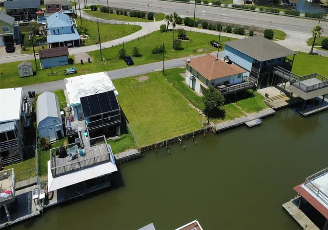 5th image of 28 Lakeside Dr, Hitchcock, TX 77563 | MLS# 7447346