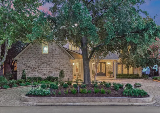 Photo 1 of Mansion for sale at 100 W Shore Ln, Montgomery, TX 77356 | MLS# 27137281 | Listing updated on 2026-09-09