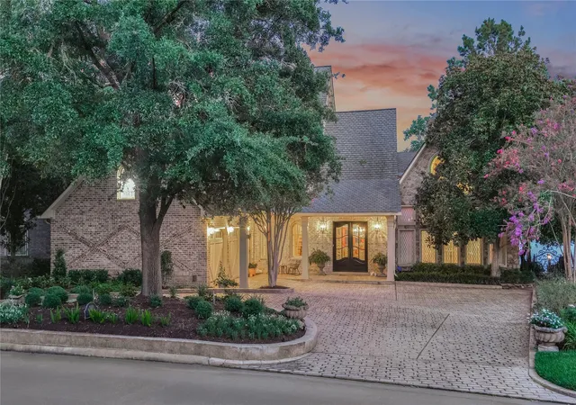 Photo 3 of Single family home for sale at 100 W Shore Ln, Montgomery, TX 77356 | MLS# 27137281 | Listing updated on 2026-09-09