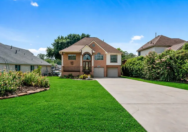 2nd image of 12498 Lake Vista Dr, Willis, TX 77318 | MLS# 42571806