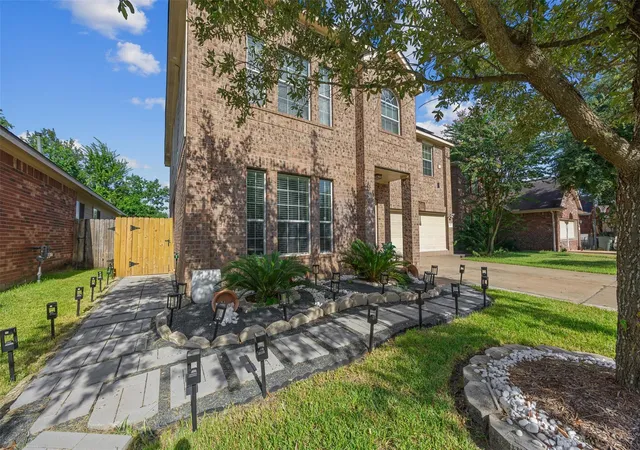 Photo 2 of Single family home for sale at 24415 Lakecrest Bnd Dr, Katy, TX 77493 | MLS# 11853498 | Listing updated on 2026-09-21