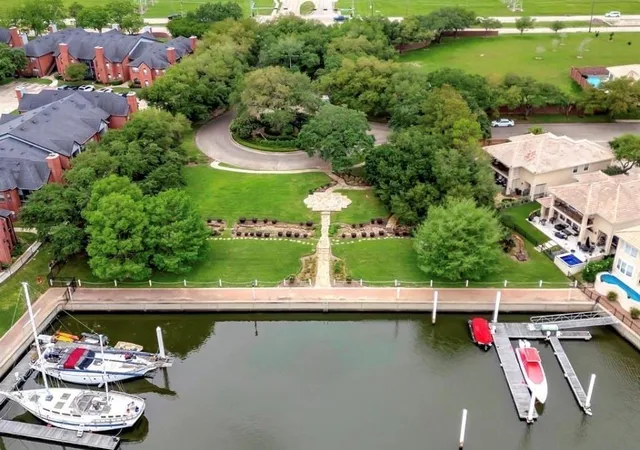 5th image of 320 Harborside Cir, Kemah, TX 77565 | MLS# 23902589