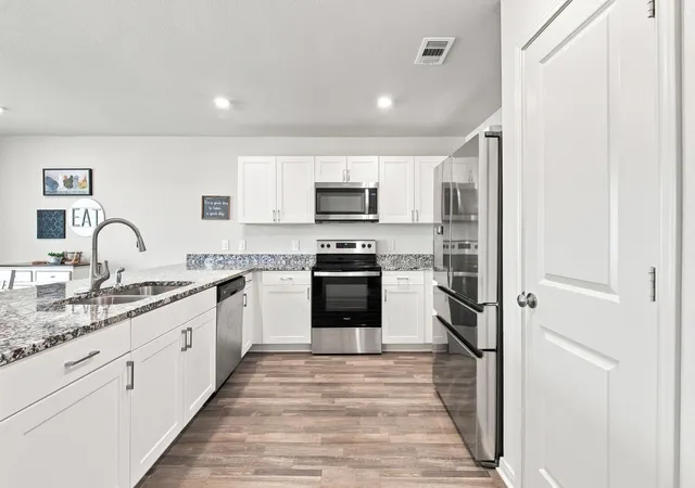 Photo 3 of Single family home for sale at 6001 Crest Brg Ct, Bryan, TX 77807 | MLS# 72988132 | Listing updated on 2026-09-09