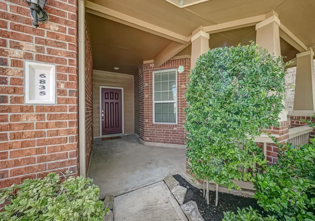 Photo 3 of Single family home for sale at 6835 Blue Glade Dr, Richmond, TX 77406 | MLS# 80007443 | Listing updated on 2026-09-11