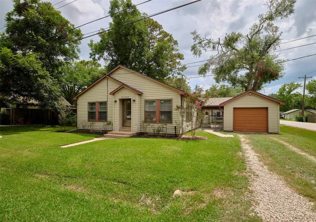 Photo 3 of Sale Pending at 9402 Line St, Needville, TX 77461 | MLS# 27384029 | Listing updated on 2026-08-27