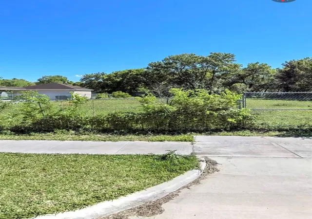 1st image of 4906 Lincolnshire Rd, Houston, TX 77048 | MLS# 66823522