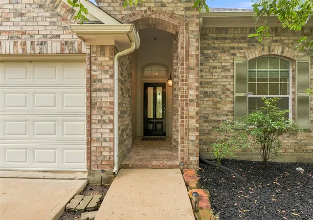 Photo 3 of Single family home for sale at 11023 Greenstone Park Ln, Houston, TX 77089 | MLS# 31873563 | Listing updated on 2026-09-17