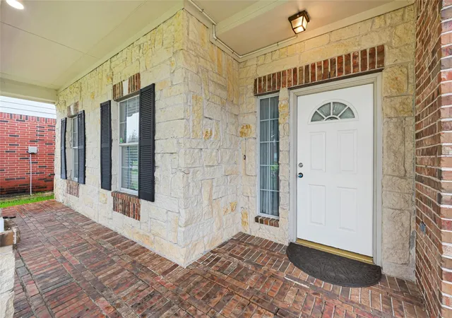 Photo 2 of Sale Pending at 8927 Heron Nest Dr, Houston, TX 77064 | MLS# 25835280 | Listing updated on 2026-09-08