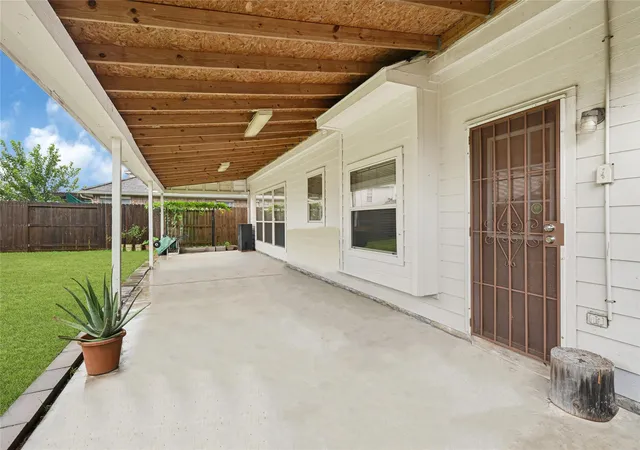 Photo 3 of Sale Pending at 8927 Heron Nest Dr, Houston, TX 77064 | MLS# 25835280 | Listing updated on 2026-09-08