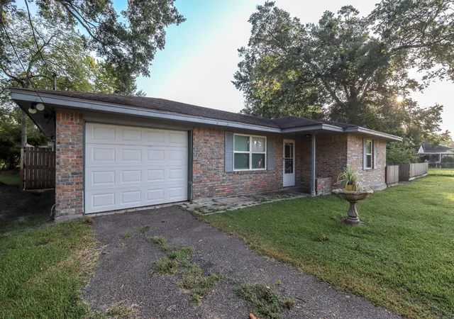 4th image of 350 W Smith St, Sour Lake, TX 77659 | MLS# 14937307