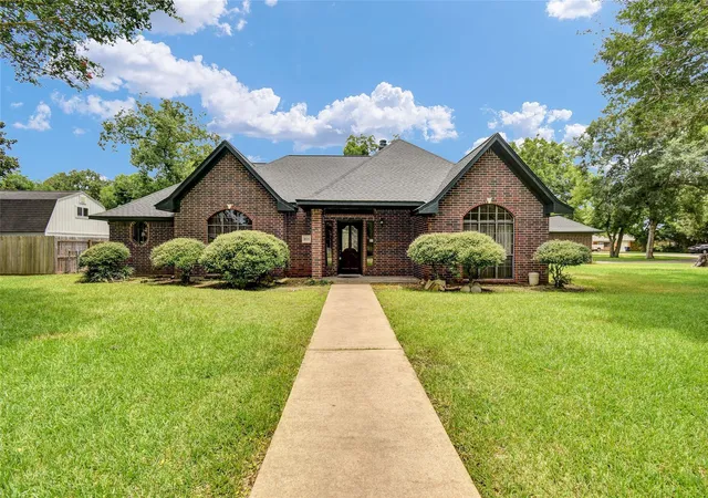 3rd image of 301 Jansen Dr Dr, West Columbia, TX 77486 | MLS# 82798042