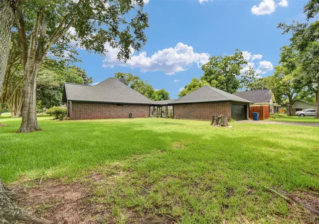 4th image of 301 Jansen Dr Dr, West Columbia, TX 77486 | MLS# 82798042