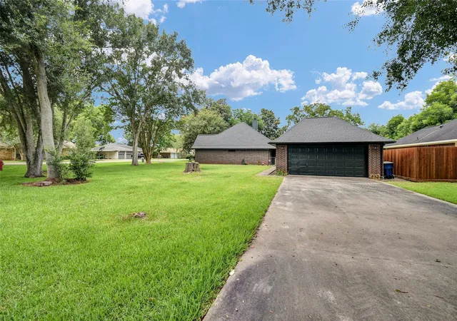 5th image of 301 Jansen Dr Dr, West Columbia, TX 77486 | MLS# 82798042