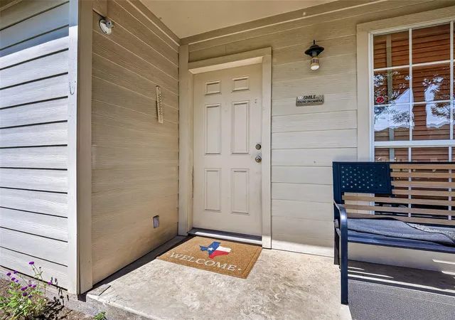Photo 4 of Single family home for sale at 2200 Red Oak Ln, Conroe, TX 77306 | MLS# 22741160 | Listing updated on 2026-09-24