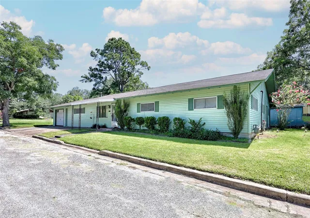 23rd image of 604 N Market St, Hallettsville, TX 77964 | MLS# 47505484