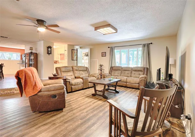 2nd image of 604 N Market St, Hallettsville, TX 77964 | MLS# 47505484