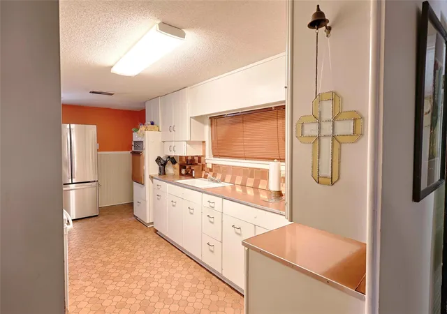 5th image of 604 N Market St, Hallettsville, TX 77964 | MLS# 47505484