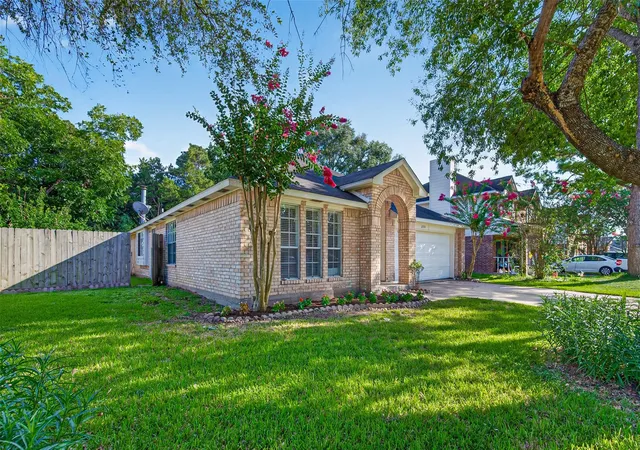 Photo 2 of Single family home for sale at 2703 Blue Mist Dr, Sugar Land, TX 77498 | MLS# 53021959 | Listing updated on 2026-10-06