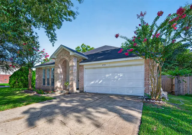 Photo 3 of Single family home for sale at 2703 Blue Mist Dr, Sugar Land, TX 77498 | MLS# 53021959 | Listing updated on 2026-10-06