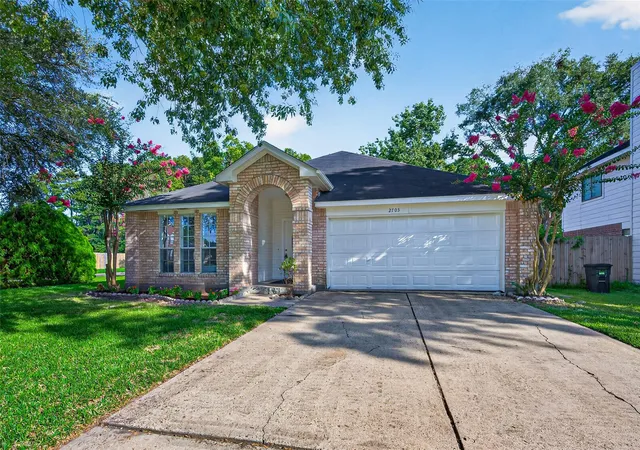 Photo 4 of Single family home for sale at 2703 Blue Mist Dr, Sugar Land, TX 77498 | MLS# 53021959 | Listing updated on 2026-10-06
