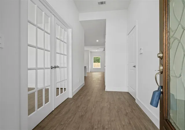 Photo 3 of Single family home for sale at 906 Golden Willow Ln, Conroe, TX 77304 | MLS# 46002665 | Listing updated on 2026-08-17
