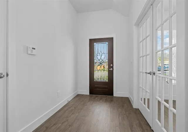 Photo 3 of Single family home for sale at 906 Golden Willow Ln, Conroe, TX 77304 | MLS# 46002665 | Listing updated on 2026-08-17