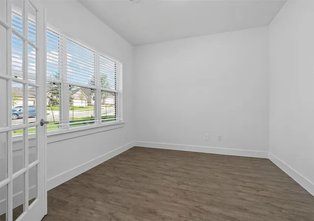 Photo 4 of Single family home for sale at 906 Golden Willow Ln, Conroe, TX 77304 | MLS# 46002665 | Listing updated on 2026-08-17