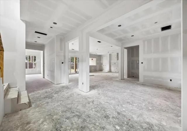 3rd image of 1335 Gardenia Dr, Houston, TX 77018 | MLS# 93985442