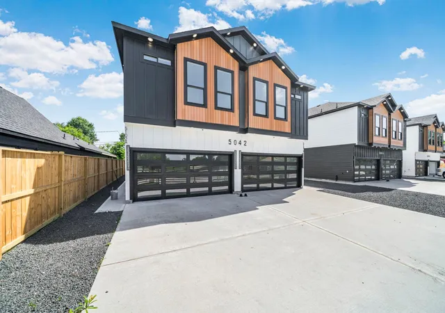 2nd image of 5042 Pershing St, Houston, TX 77033