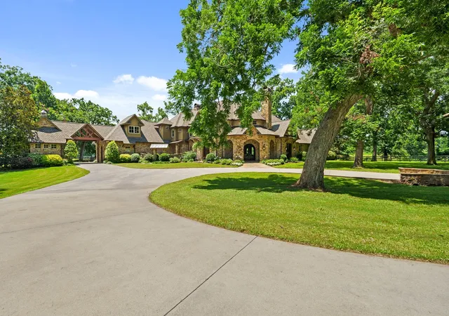 Photo 3 of Mansion for sale at 7402 Kelsey Ln, Richmond, TX 77406 | MLS# 96210234 | Listing updated on 2026-08-09