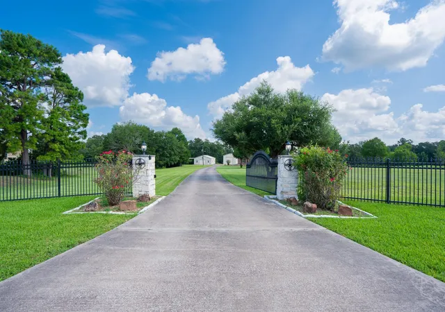2nd image of 92 Canyon Run Blvd, Huntsville, TX 77320 | MLS# 65541257
