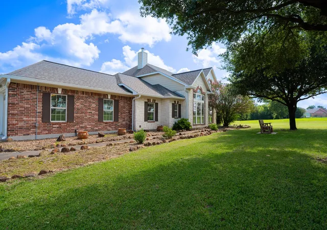 Photo 3 of Single family home for sale at 92 Cyn Run Blvd, Huntsville, TX 77320 | MLS# 65541257 | Listing updated on 2026-09-12