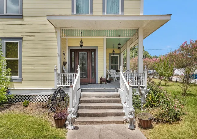 2nd image of 1017 Water St, Navasota, TX 77868 | MLS# 48944440