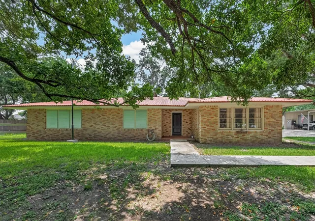 1st image of 5606 Highland Rd, Santa Fe, TX 77517 | MLS# 96169649