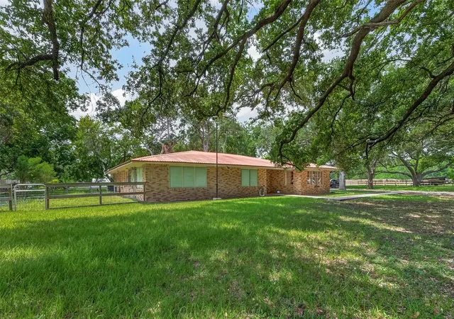 2nd image of 5606 Highland Rd, Santa Fe, TX 77517 | MLS# 96169649