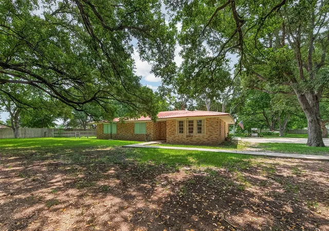 4th image of 5606 Highland Rd, Santa Fe, TX 77517 | MLS# 96169649