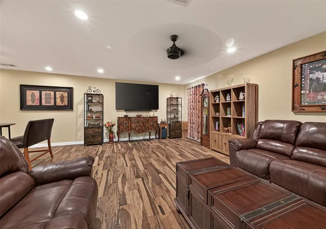5th image of 5606 Highland Rd, Santa Fe, TX 77517 | MLS# 96169649