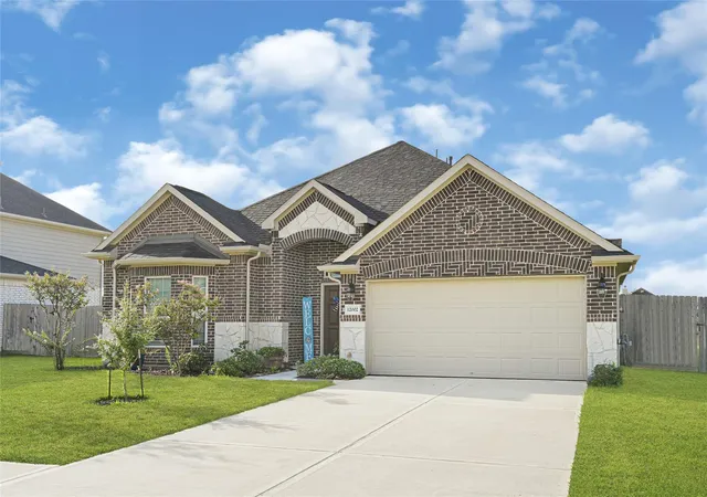 Photo 2 of Sale Pending at 12002 Champions Forest Dr, Dayton, TX 77535 | MLS# 49586634 | Listing updated on 2026-09-14