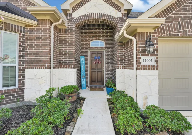 Photo 3 of Sale Pending at 12002 Champions Forest Dr, Dayton, TX 77535 | MLS# 49586634 | Listing updated on 2026-09-26