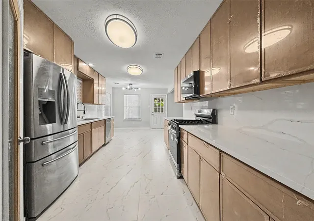 Photo 3 of Single family home for sale at 15810 Pilgrim Hall Dr, Friendswood, TX 77546 | MLS# 74599093 | Listing updated on 2026-09-23