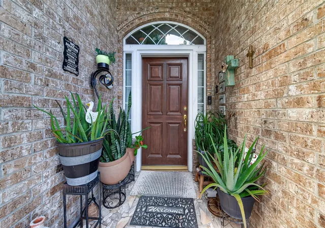 Photo 3 of Single family home for sale at 6822 Crystal Point Dr, Katy, TX 77449 | MLS# 25364321 | Listing updated on 2026-09-19