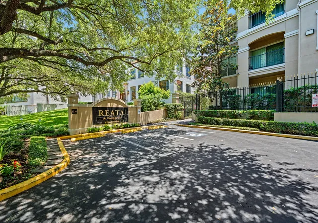2nd image of 3231 Allen Pkwy, Houston, TX 77019