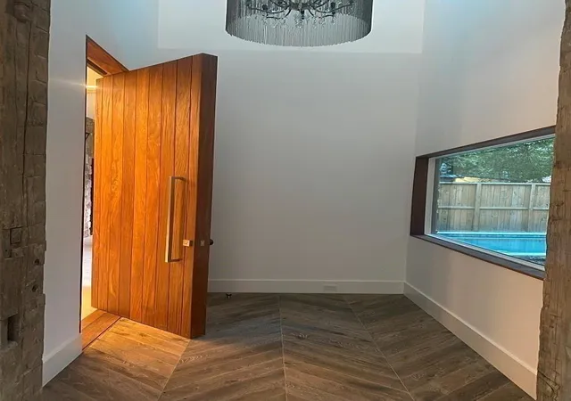 Photo 3 of Mansion for sale at 8606 Westview Dr, Houston, TX 77055 | MLS# 40117020 | Listing updated on 2026-08-09