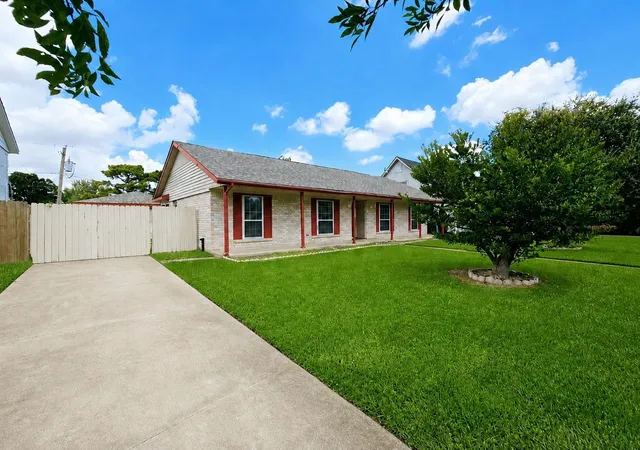 Photo 2 of Single family home for sale at 10835 Sageberry Dr, Houston, TX 77089 | MLS# 29351299 | Listing updated on 2026-09-05