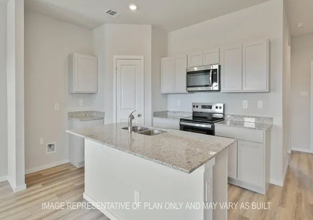 2nd image of 1013 Legrand St, Brenham, TX 77833 | MLS# 82327483